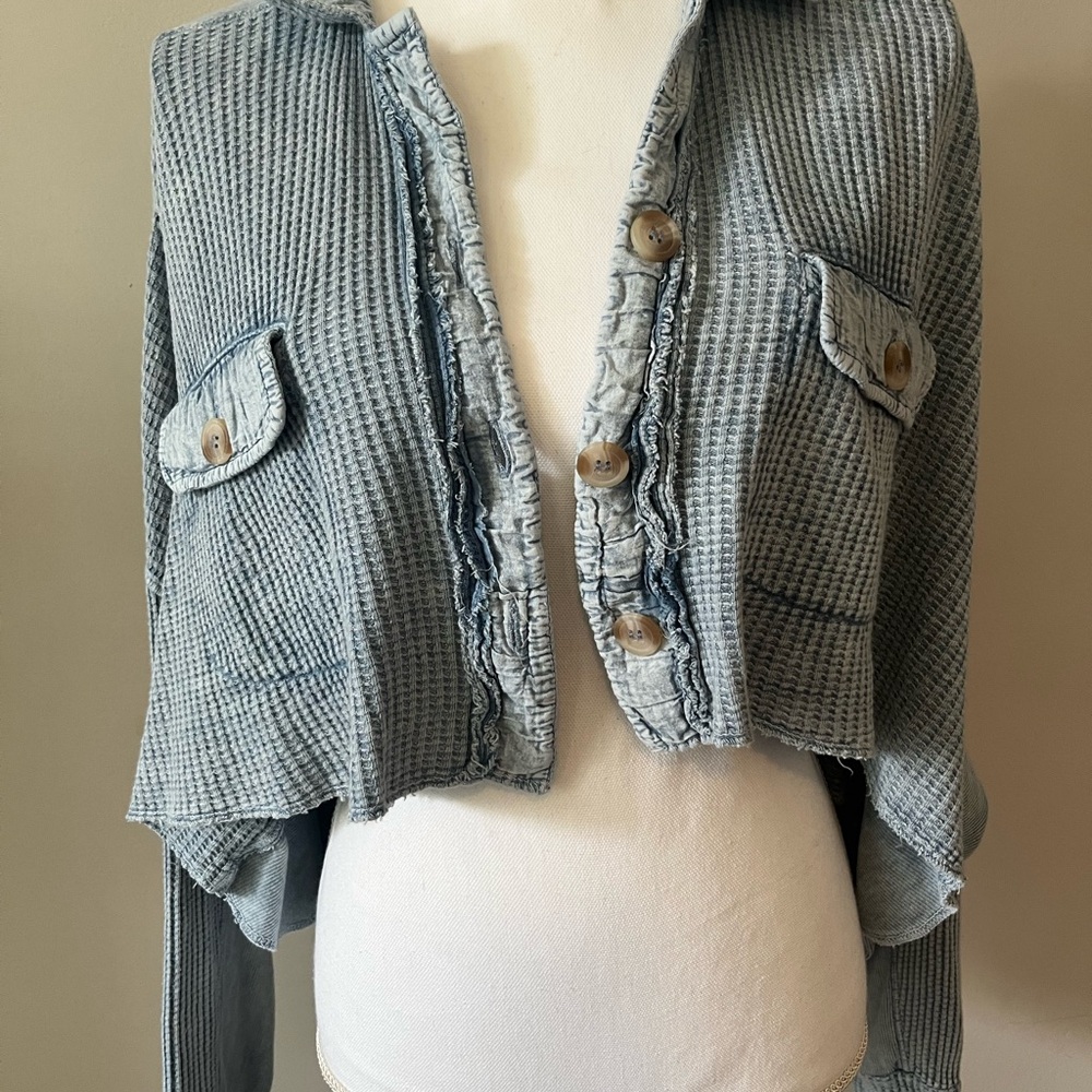 FP One Scout Acid Wash Blue Button-Up Cropped Shacket Size 10
